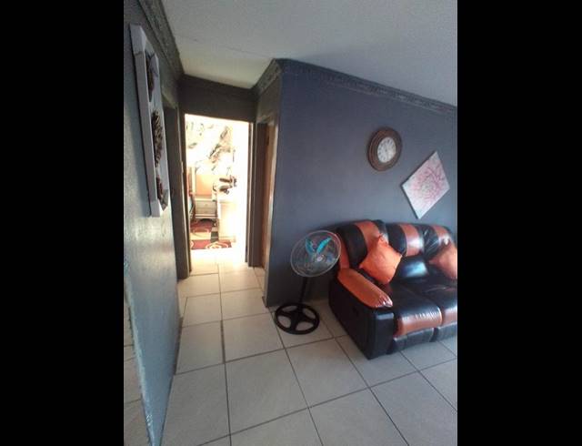 2 BEDROOM HOUSE FOR SALE IN LEKGALONG